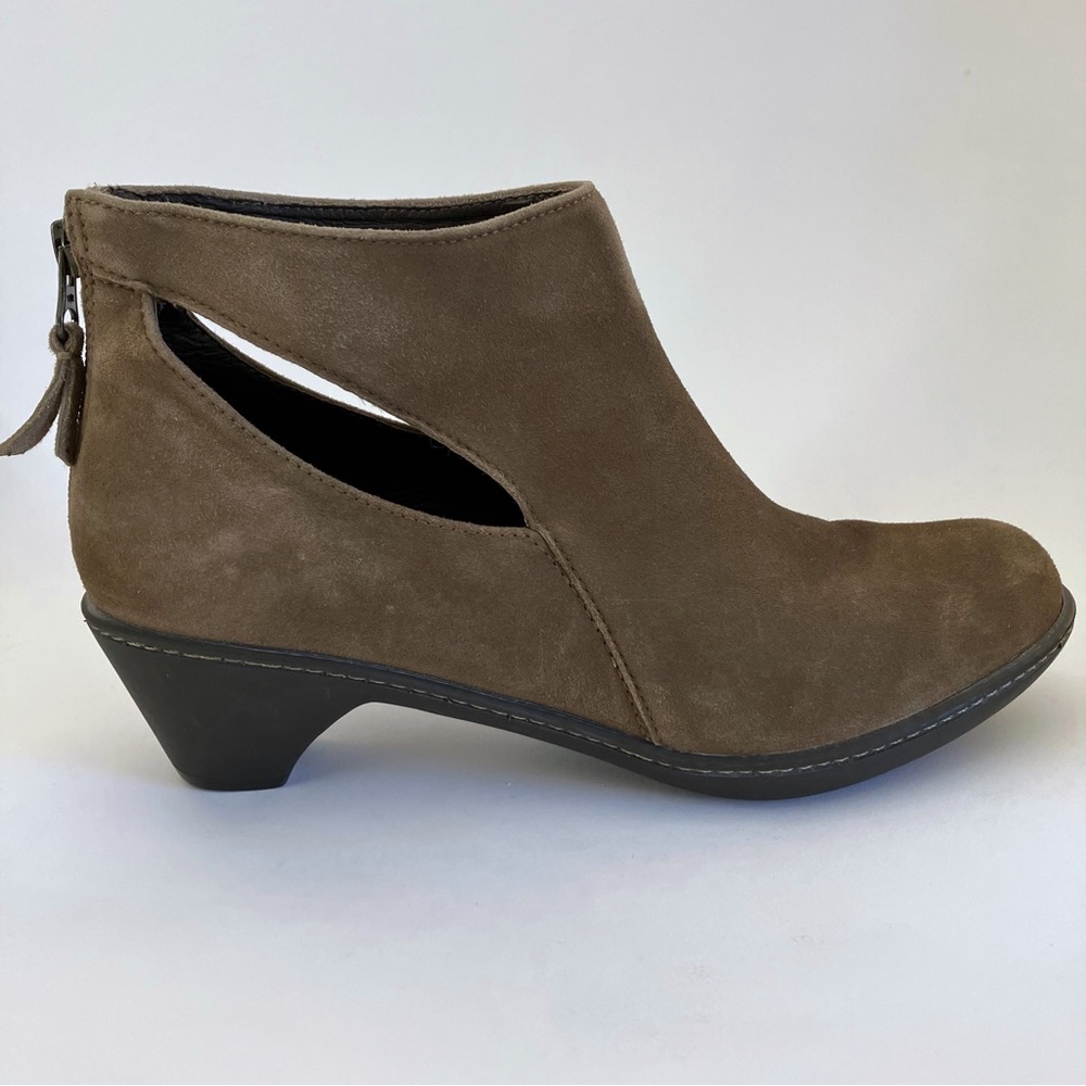DANSKO BONITA Boot Suede Ankle Bootie Taupe Size 39 8.5-9 Stylish EUC $58